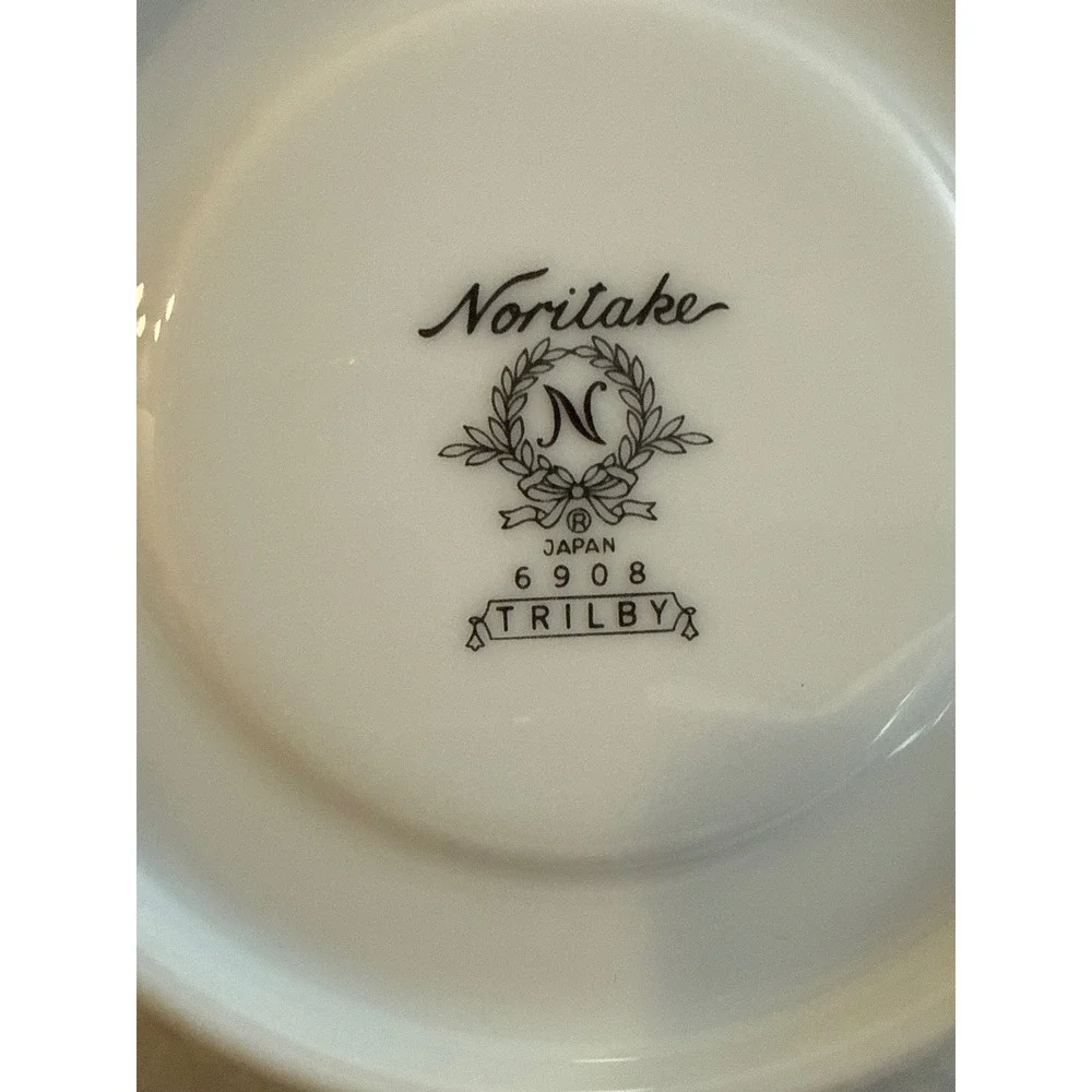 Noritake Trilby 6908 Saucer White Daisy Floral Silver Trim Japan Fine 5.75